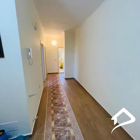 Modern In Center *